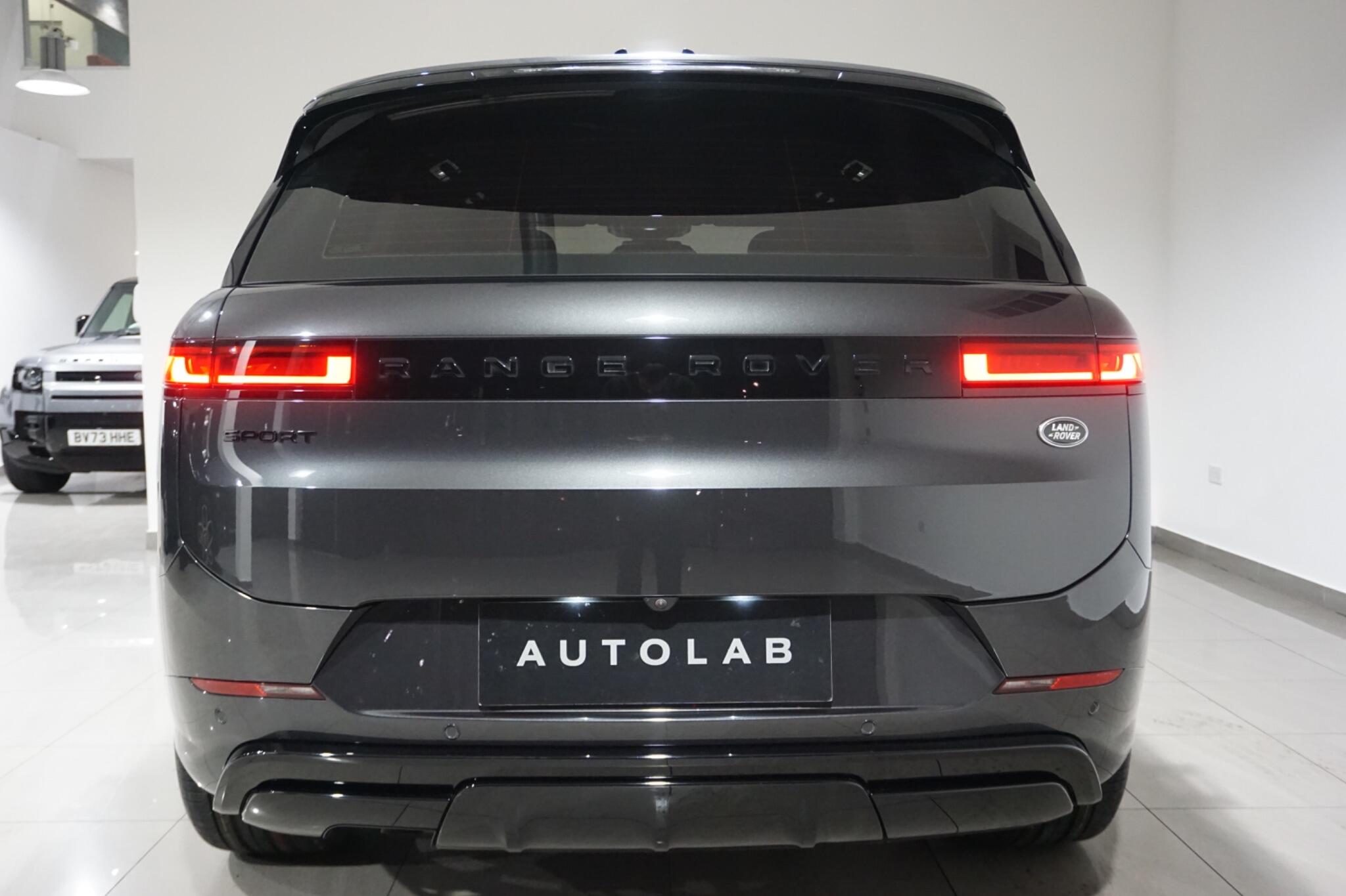 Land Rover Range Rover Sport 3.0 D300 MHEV Dynamic SE SUV 5dr Diesel Auto 4WD Euro 6 (s/s) (300 ps)